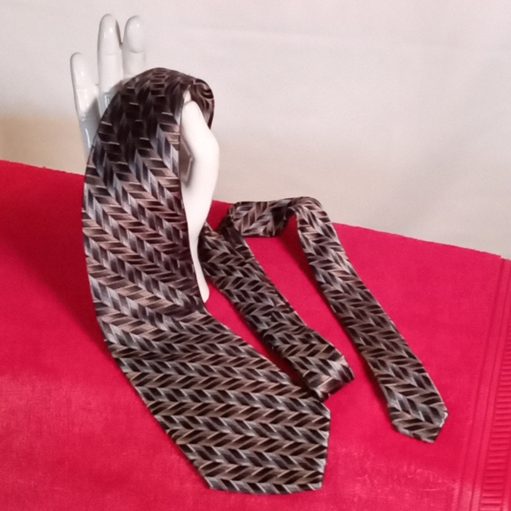 Men's Tie, black,brown, silver. nice gently worn. 60 inches by 4 inches.